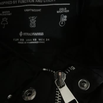 Stradivarius Ürünümün Fermuar Rengi Değişti Ve Yünleri De Bir Araya Toplandı