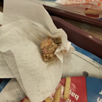 Popeyes Hamburger İçinden Kemikli Ürün Çıktı