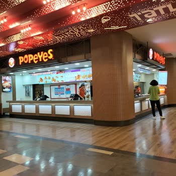 Popeyes Hamburger İçinden Kemikli Ürün Çıktı