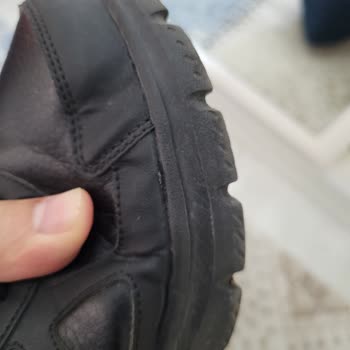 Skechers Marka Ayakkabının Yanlarından Yırtılması Hk.
