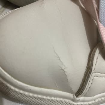 Bershka Bir Haftada Ayakkabılar Yırtıldı