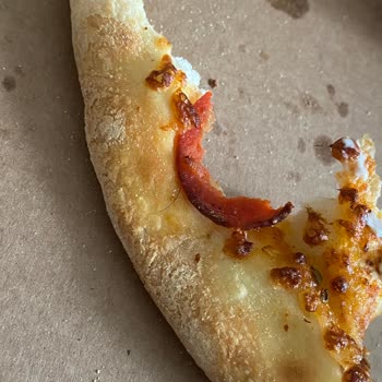 Domino's Pizza'dan Saç Çıktı