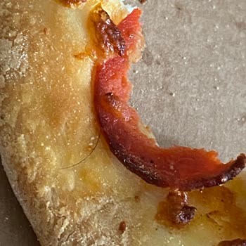 Domino's Pizza'dan Saç Çıktı
