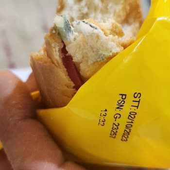 Marketten Aldığım Tada Sandviç Küflü Çıktı