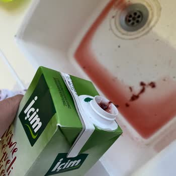 İçim Meyve Suyu İçinden Çıkan Belirsiz Cisim