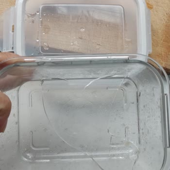 Lav Kilitli Saklama Kabında Çatlama Meydana Geldi