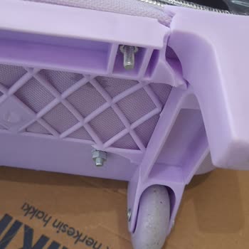 LC Waikiki Kırılan Ve Yırtılan Elsalı Okul Çantası