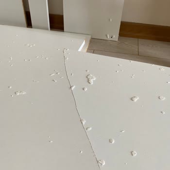 A101 TV Ünitesi Çatlak Ve Yamuk Parçayla Teslim Edildi