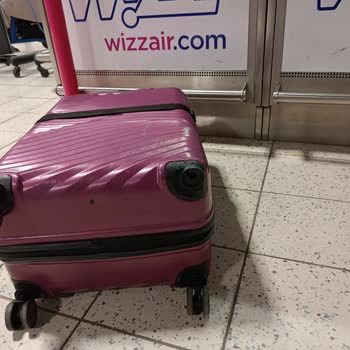 Boyner Forum İstanbul Tek Kullanımda Tekeri Kopan Valiz