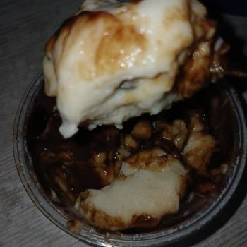 Eker Üstü Küflenmiş Kazandibi Tatlı