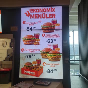 Popeyes Mi Başka Bir Şey Mi Yedik.