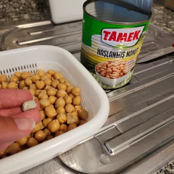 Tamek Nohut Konservesinin İçinden Taş Çıktı