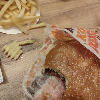 Burger King Aydınlıkevler Şubesi