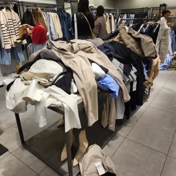 Zara'nın Pazar Yeri Gibi Dağınıklığı