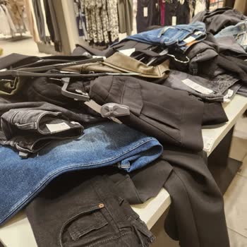 Zara'nın Pazar Yeri Gibi Dağınıklığı