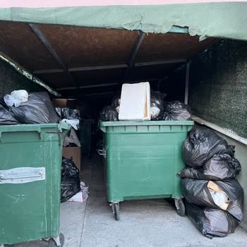 Esra Coşkun Sitemizden Çöplerimiz Alınmıyor