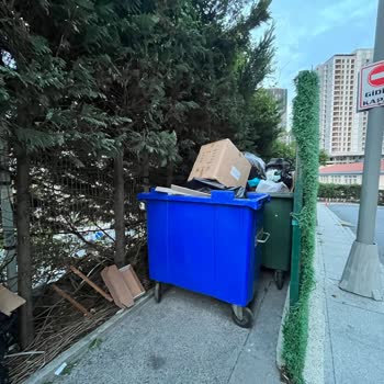 Esra Coşkun Sitemizden Çöplerimiz Alınmıyor