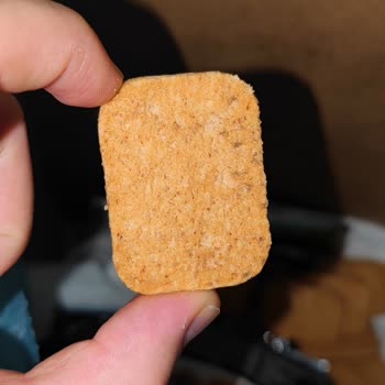 Eti Burçak Sütlü Çikolatalı Bisküvisinde Siyah Benekler