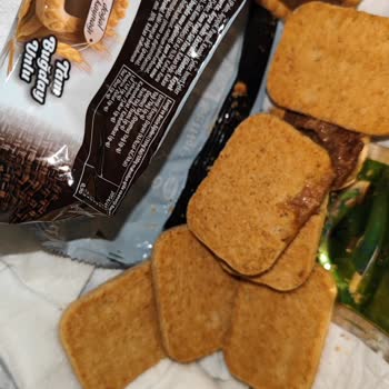 Eti Burçak Sütlü Çikolatalı Bisküvisinde Siyah Benekler