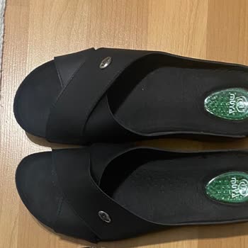 Muya Marka Derisi Soyulan Ve Koku Yapan Terlikler