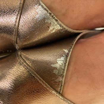 Muya Marka Derisi Soyulan Ve Koku Yapan Terlikler