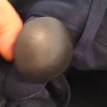 Kiğılı Giyim Alarmı Üzerinde Pantolon Gönderdi