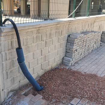 Uludağ Elektrik Dağıtım Sitemizin Önüne Çektikleri Kabloyu Bağlamıyor.