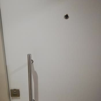 Bezirhan Çelik Kapı Çelik Kapı Cam Patlaması