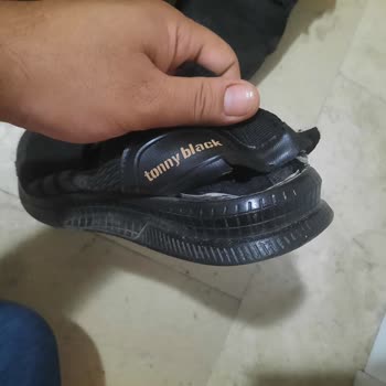 Tonny Black Ayakkabının Tabanı Parçalandı