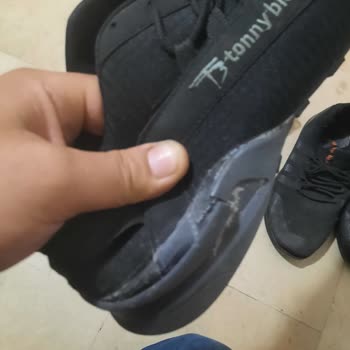 Tonny Black Ayakkabının Tabanı Parçalandı