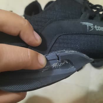 Tonny Black Ayakkabının Tabanı Parçalandı