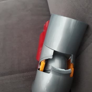 Dyson V 15 Mobilya Adaptörünün İkinci Defa Aynı Yerden Kırılası