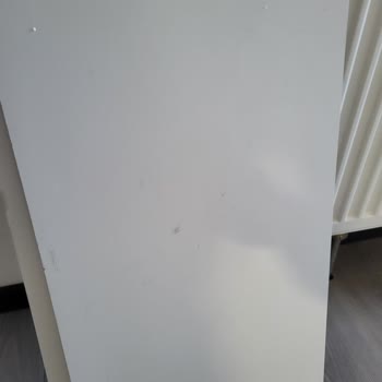 Verdreckte Lieferung einer Kommode von Vivense