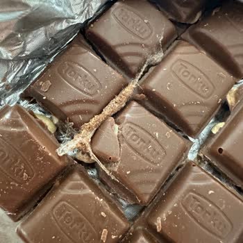 Migros Küflenmiş Böceklenmiş Ürünlerin İndirim Olarak Millete Yediriyorlar