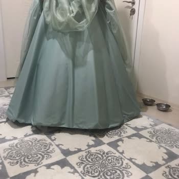 Eser Giyim Elbisenin Boyu Kısa Kesilmiş