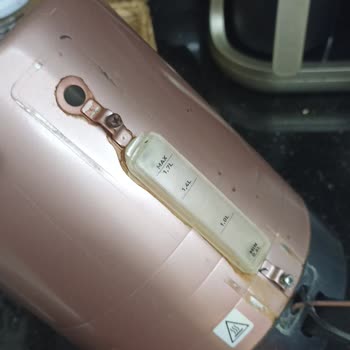 Fakir Ev Aletleri Çaycı Kulpu Koptu, Kaynar Su Döküldü