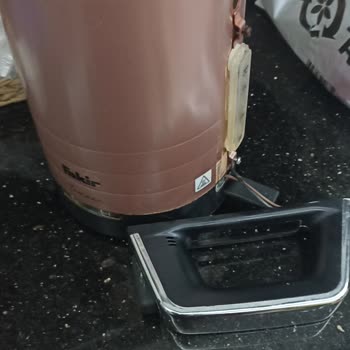 Fakir Ev Aletleri Çaycı Kulpu Koptu, Kaynar Su Döküldü