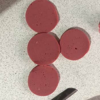 Lezita Piliç Salam İçinden Tüy Çıktı