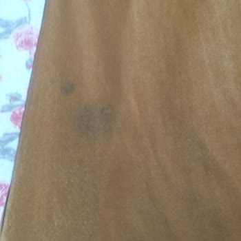 Seçil Store Marka Pantolon Kolonya Damlaması Sonrası Leke Oldu