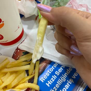 Burger King Patatesten Kıl Çıktı