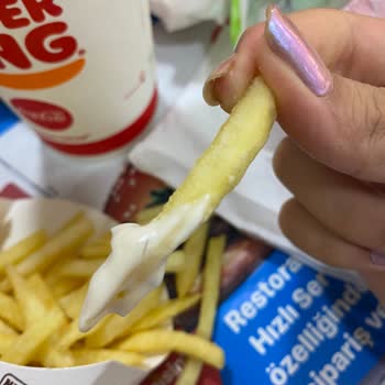 Burger King Patatesten Kıl Çıktı