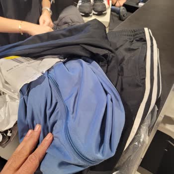 Adidas Aldığım Eşofman Takımlarıyla İlgili Sorun