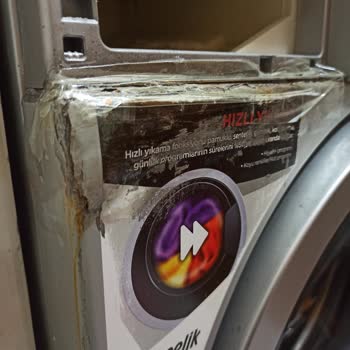 Arçelik 9103 YPS Çamaşır Makinesi Su Akıtmaktan Çürüdü