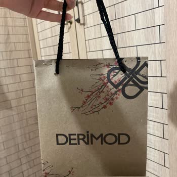 Derimod Poşetle Hediye Paketi Yapmışlar