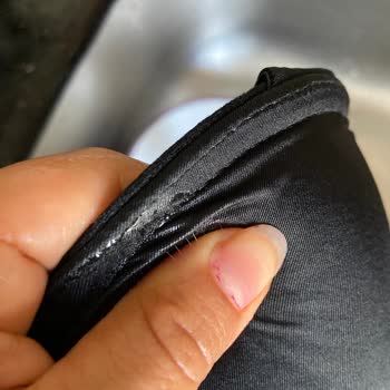 Penti Dolgulu Sütyenlerimde Yağlı Bir Jel Çıkıyor