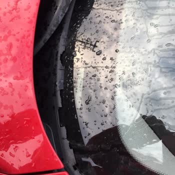 BMW 1 Kasa Ön Cam Dış Fitil Parçalaması Ve Aracımın Su Alması