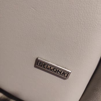 Bellona TV Koltuğu Suni Derisi Garanti Bitiminden Sonra Döküldü.