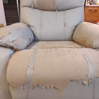 Bellona TV Koltuğu Suni Derisi Garanti Bitiminden Sonra Döküldü.