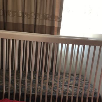 İstikbal Bebek Beşiği Sürekli Gıcırdıyor