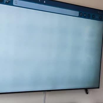 Samsung Pişmanlık. Panel LED'lerin İzlerken Belirgin Olması